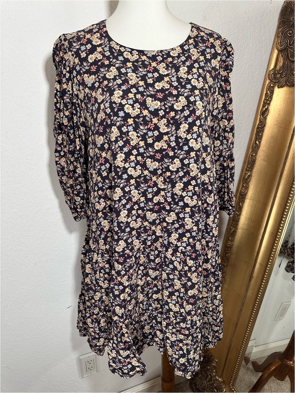 New Vici 3/4 Sleeve Floral Print Mini Dress Size Large Keyhole Back